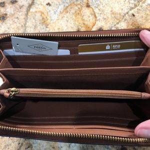 Wallet wristlet